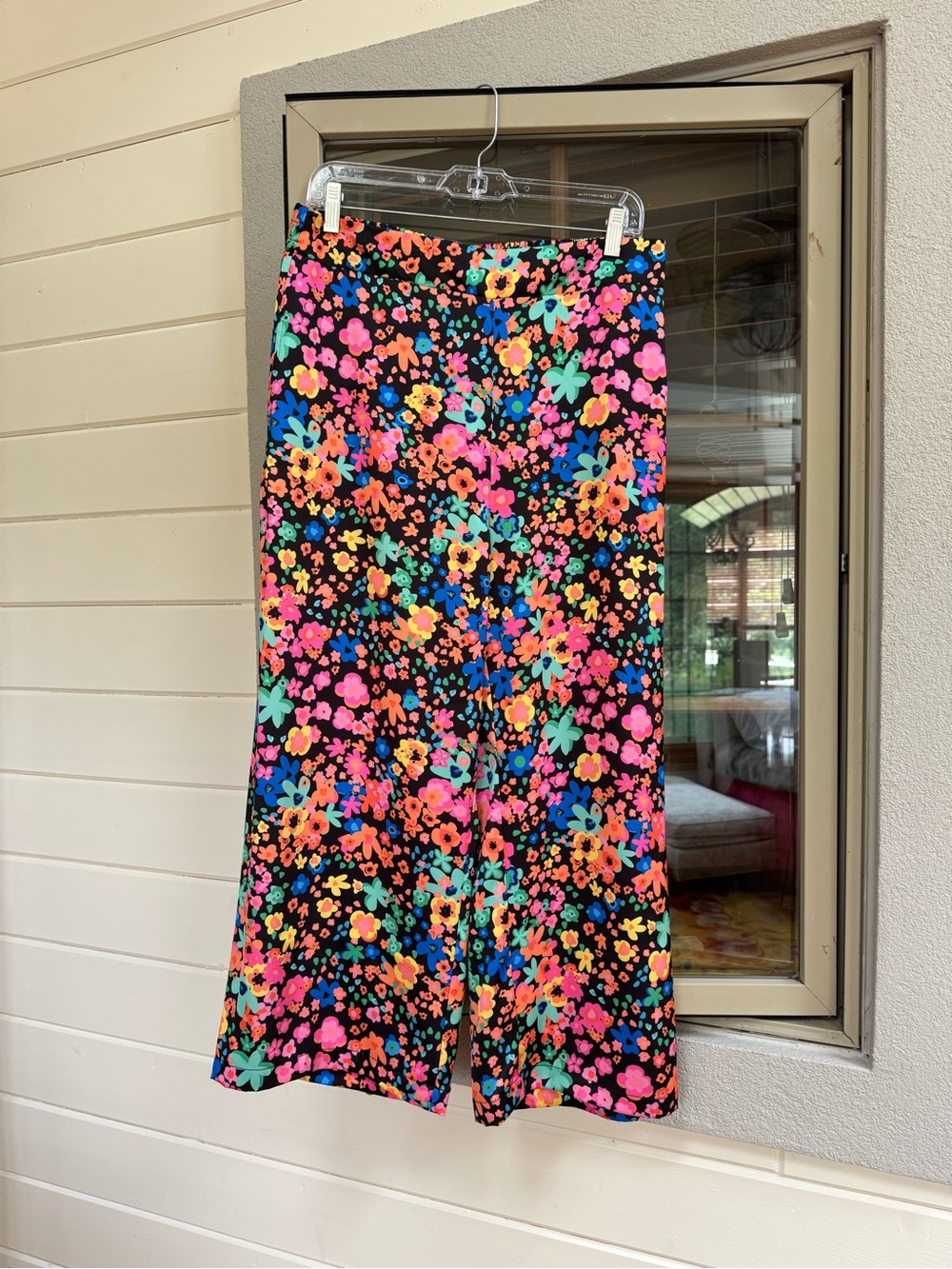 RD Style Black Cropped Wide-Leg Pants with Neon Floral Print